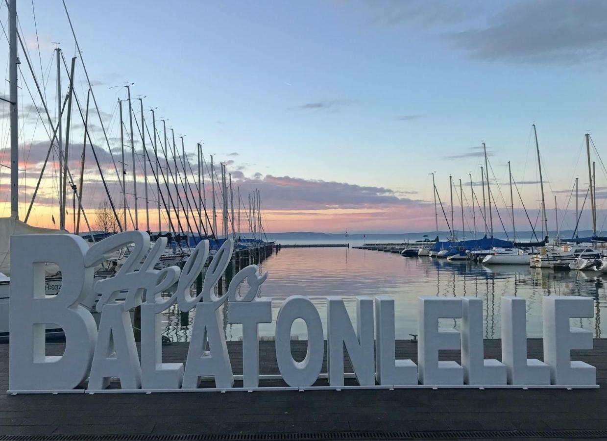 Szines Panorama Apartman Balatonlelle Εξωτερικό φωτογραφία